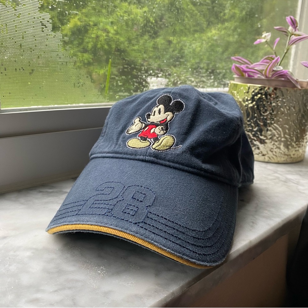 EUC vtg Disney Mickey Mouse vintage 28 leather blue hat